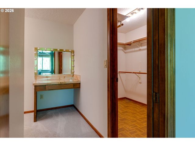 18140 STONEWOOD Dr, Gladstone, OR 97027