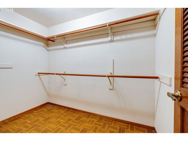 18140 STONEWOOD Dr, Gladstone, OR 97027