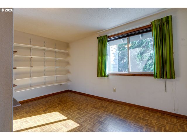 18140 STONEWOOD Dr, Gladstone, OR 97027