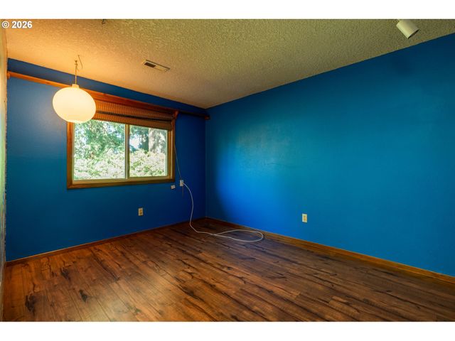 18140 STONEWOOD Dr, Gladstone, OR 97027