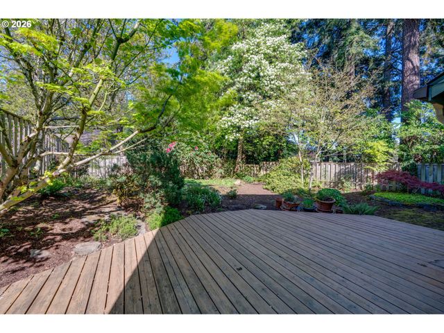 18140 STONEWOOD Dr, Gladstone, OR 97027