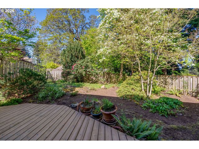 18140 STONEWOOD Dr, Gladstone, OR 97027