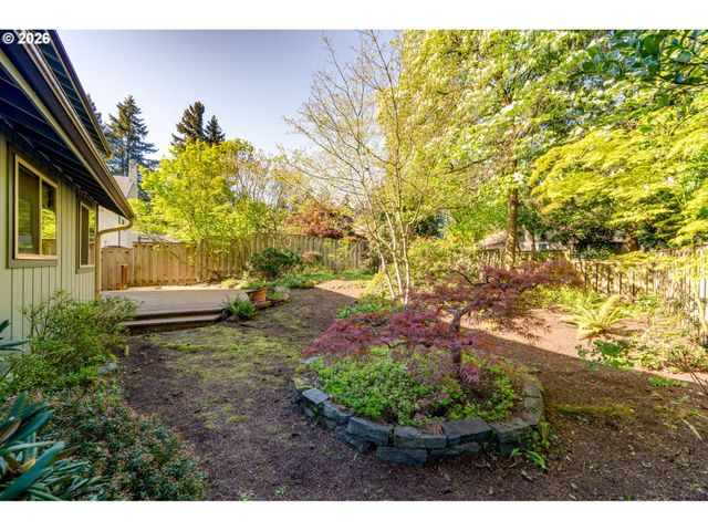 18140 STONEWOOD Dr, Gladstone, OR 97027