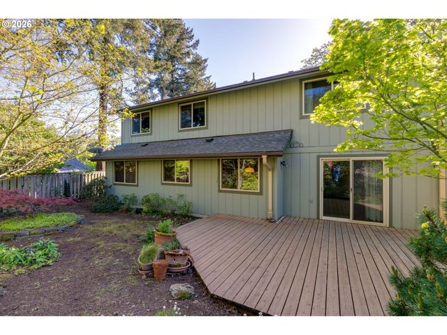 18140 STONEWOOD Dr, Gladstone, OR 97027