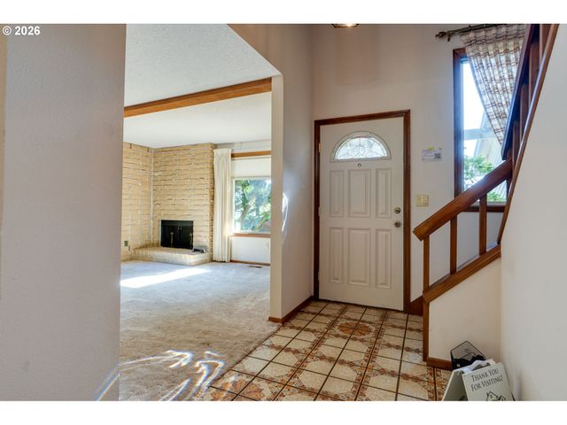 18140 STONEWOOD Dr, Gladstone, OR 97027