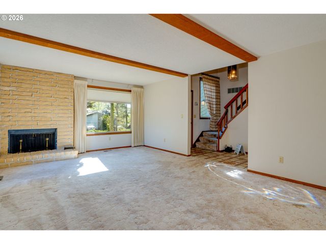 18140 STONEWOOD Dr, Gladstone, OR 97027