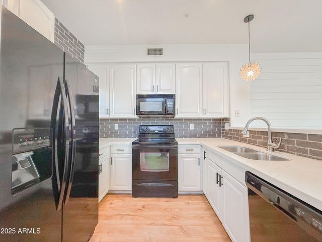 164 W COMMERCE Court, Gilbert, AZ 85233