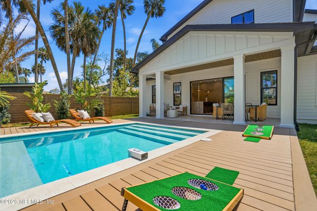371 9TH Street, Atlantic Beach, FL 32233