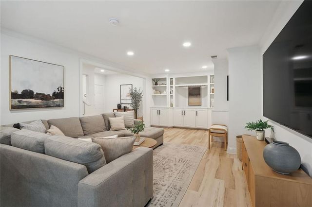 110 Valley Summit Court, Roswell, GA 30075
