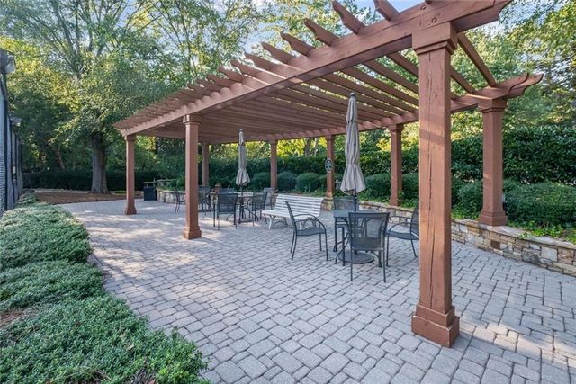 110 Valley Summit Court, Roswell, GA 30075