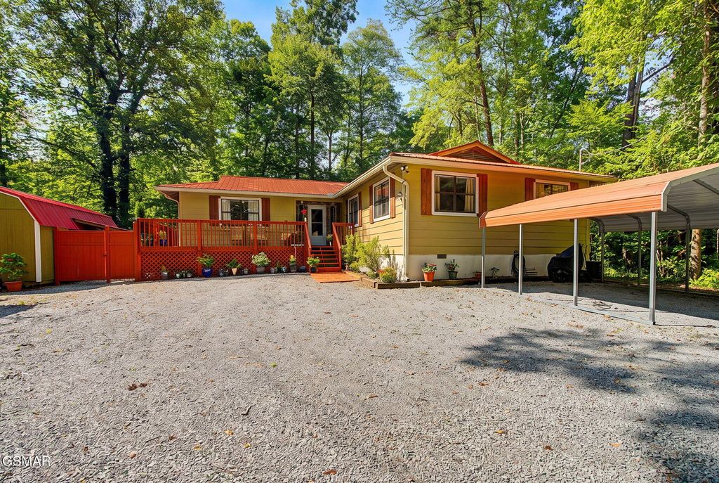 2136 Daisy Trail, Pigeon Forge, TN 37863