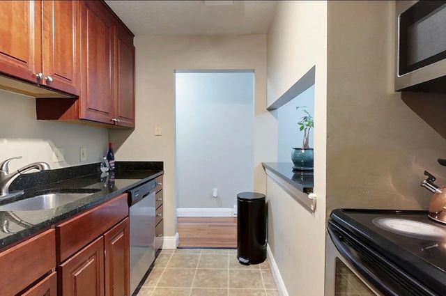 106 Eastern Ave Apt 102, Manchester, NH 03104