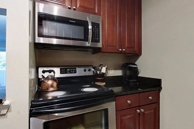 106 Eastern Ave Apt 102, Manchester, NH 03104