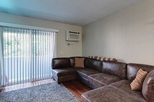 106 Eastern Ave Apt 102, Manchester, NH 03104