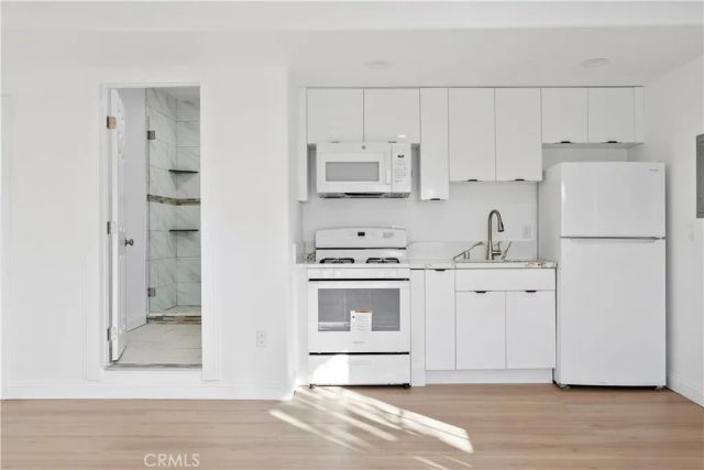 8438 Gloria Ave, North Hills, CA 91343
