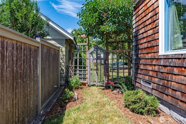 1726 Clay Street, Port Townsend, WA 98368