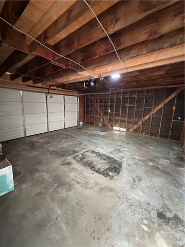 527 W 10th, Perris, CA 92570