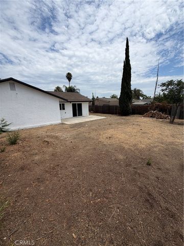 527 W 10th, Perris, CA 92570