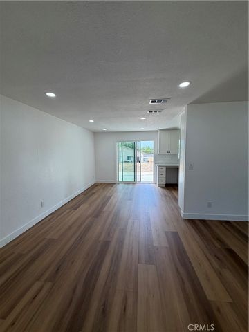 527 W 10th, Perris, CA 92570