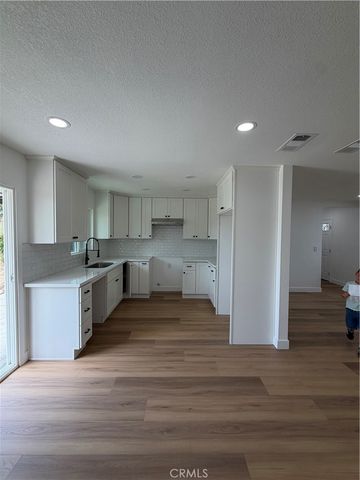 527 W 10th, Perris, CA 92570