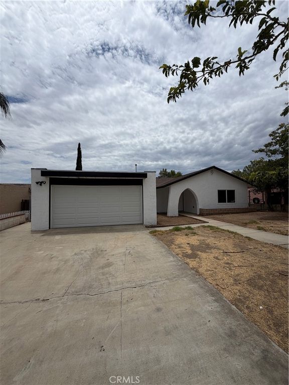 527 W 10th, Perris, CA 92570