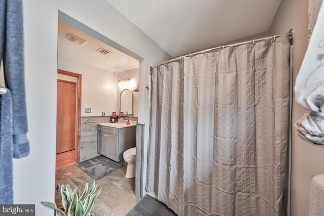 1040 W STAGECOACH RD, Lehighton, PA 18235