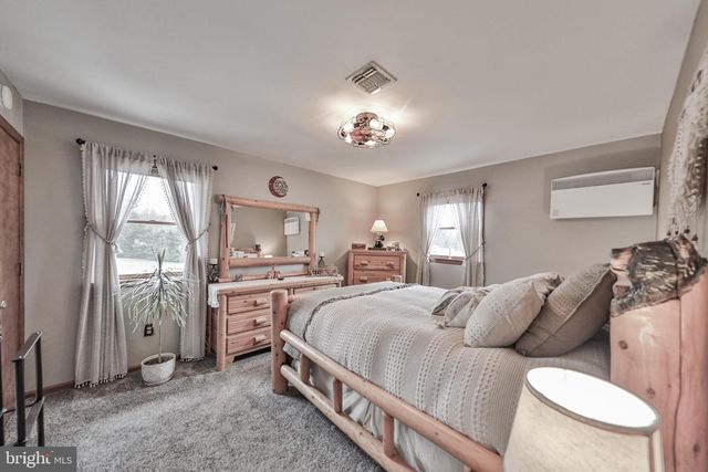 1040 W STAGECOACH RD, Lehighton, PA 18235