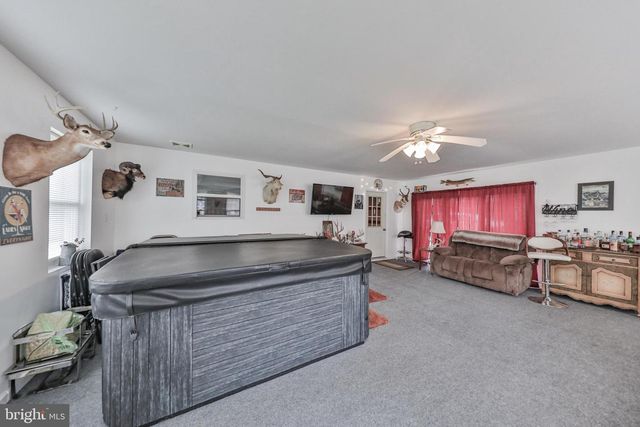 1040 W STAGECOACH RD, Lehighton, PA 18235