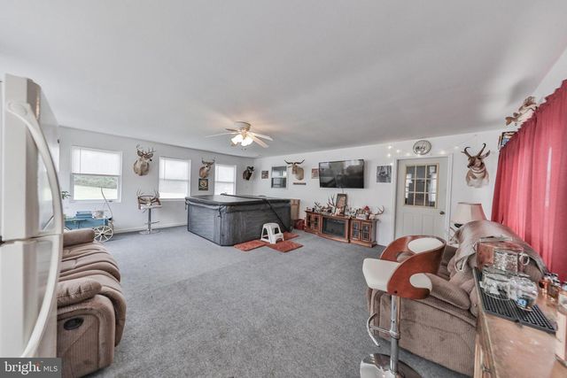 1040 W STAGECOACH RD, Lehighton, PA 18235