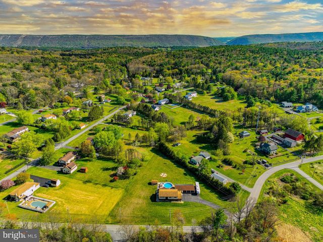 1040 W STAGECOACH RD, Lehighton, PA 18235