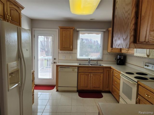 6095 Steeplechase Drive, Grand Blanc, MI 48439