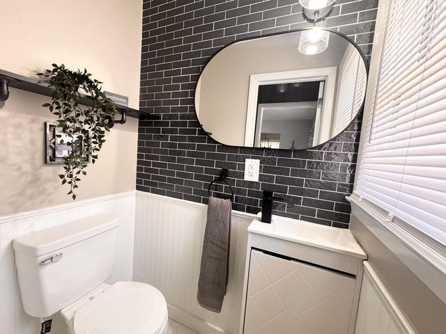 5319 W Spring LANE, Milwaukee, WI 53223
