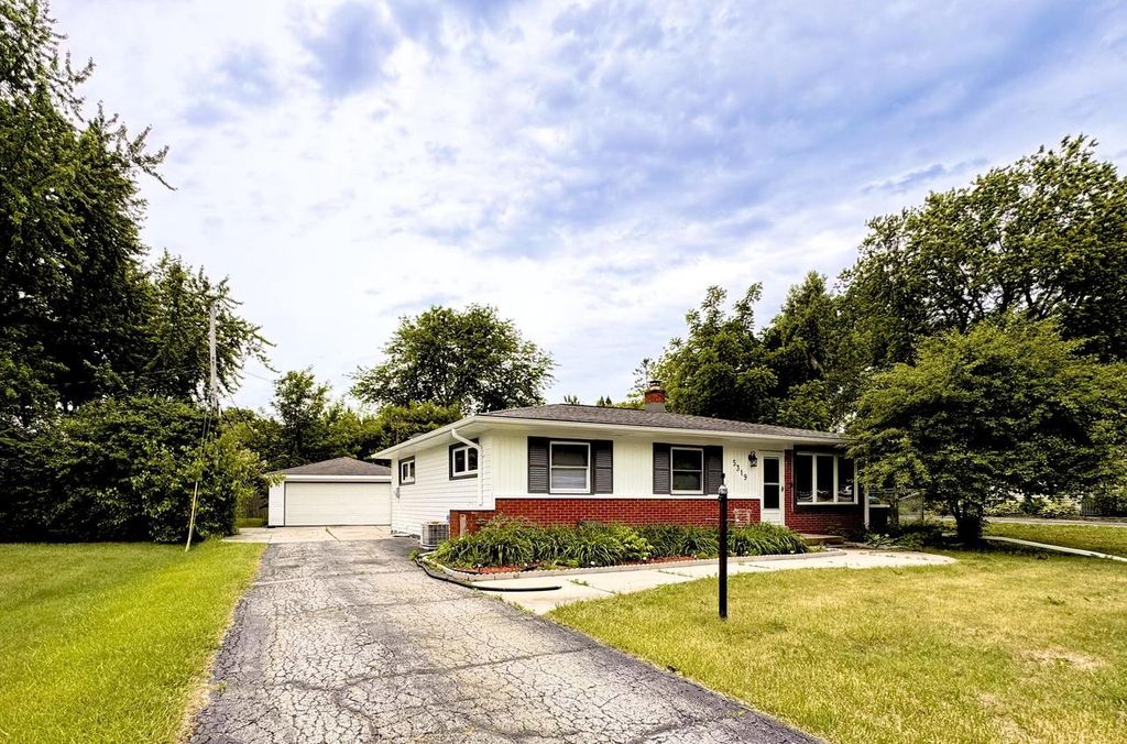 5319 W Spring LANE, Milwaukee, WI 53223