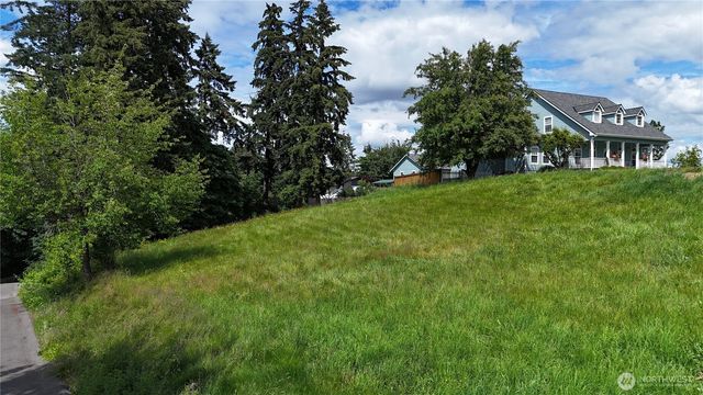 9805 31st Street E, Edgewood, WA 98371