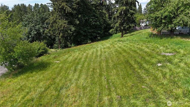 9805 31st Street E, Edgewood, WA 98371