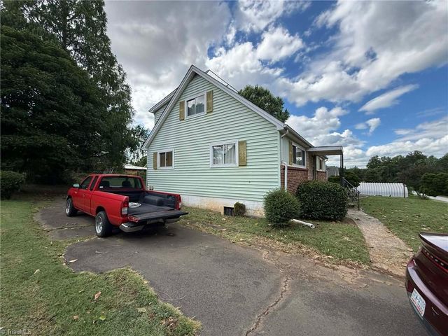 309 Berry Garden Road, Kernersville, NC 27284