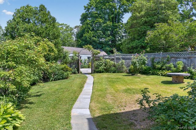 55 Pershing Avenue, Locust Valley, NY 11560