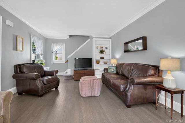 55 Pershing Avenue, Locust Valley, NY 11560