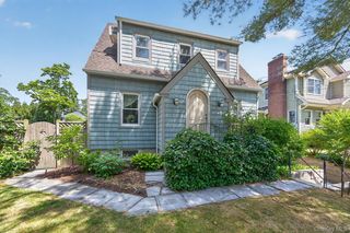 55 Pershing Avenue, Locust Valley, NY 11560