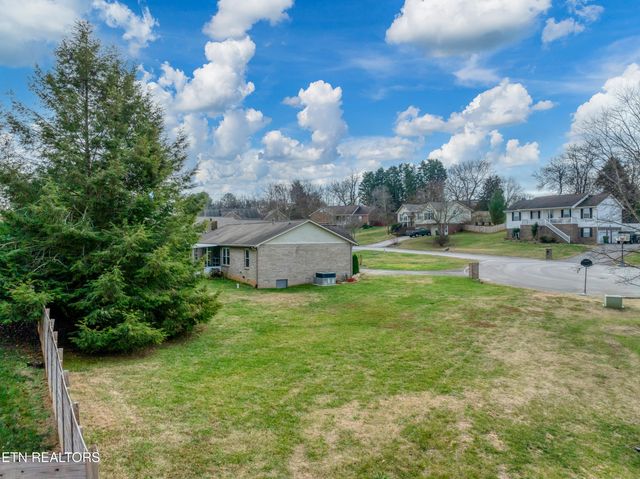 605 Brookhollow Tr, Maryville, TN 37804