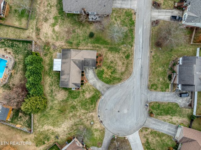 605 Brookhollow Tr, Maryville, TN 37804