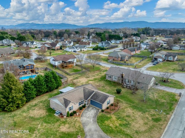 605 Brookhollow Tr, Maryville, TN 37804