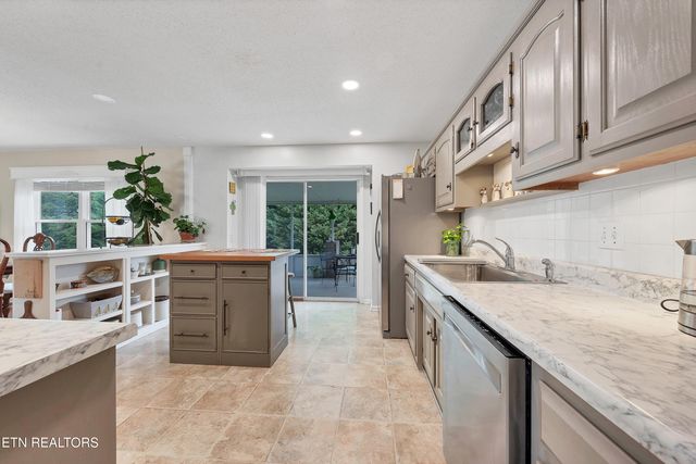 605 Brookhollow Tr, Maryville, TN 37804