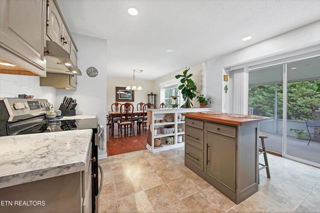 605 Brookhollow Tr, Maryville, TN 37804