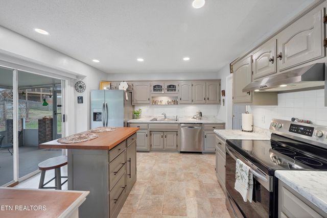 605 Brookhollow Tr, Maryville, TN 37804