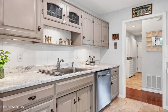 605 Brookhollow Tr, Maryville, TN 37804