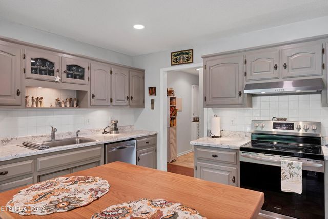 605 Brookhollow Tr, Maryville, TN 37804