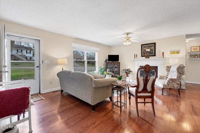 605 Brookhollow Tr, Maryville, TN 37804