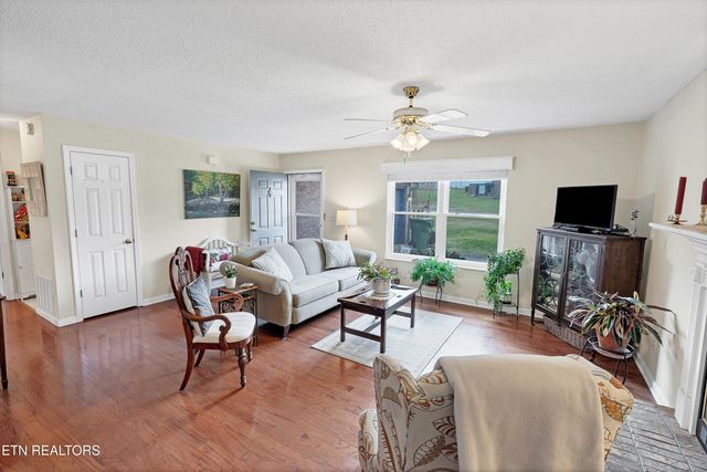 605 Brookhollow Tr, Maryville, TN 37804