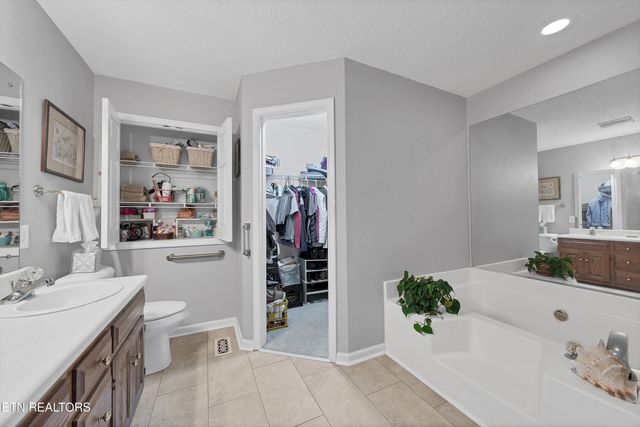 605 Brookhollow Tr, Maryville, TN 37804